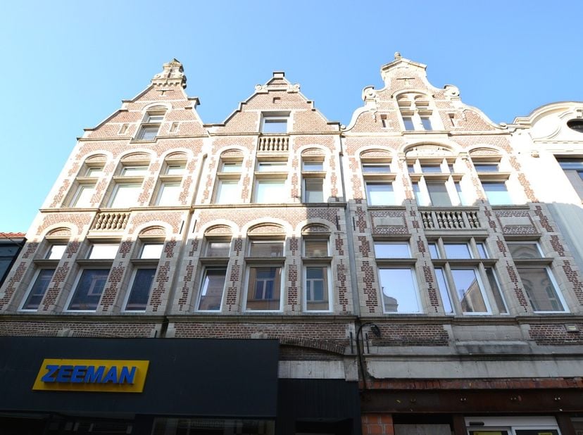 Prachtig 2-slaapkamer appartement gelegen in historisch woonproject &#039; Centre Ville &#039; te Lier.&lt;br /&gt;
&lt;br /&gt;
Dit pand is gelegen op centrale locatie te