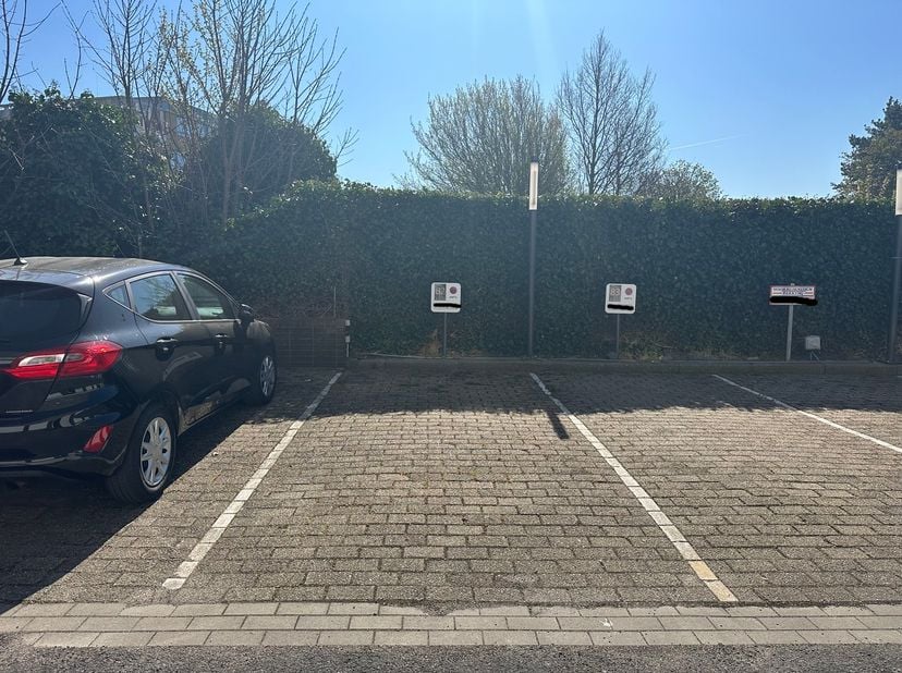 Buitenstaanplaats in Residentie Twenty One.&lt;br /&gt;
Onmiddellijk beschikbaar.
