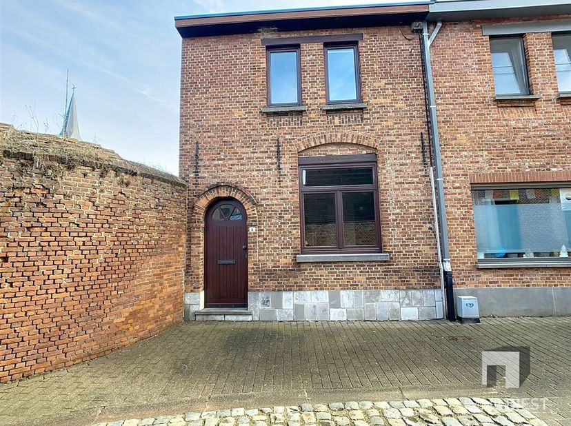 Deze charmante woning in Diest biedt een unieke kans voor wie op zoek is naar een knus en karaktervol huis. &lt;br /&gt;
Deze woning straalt authenticiteit