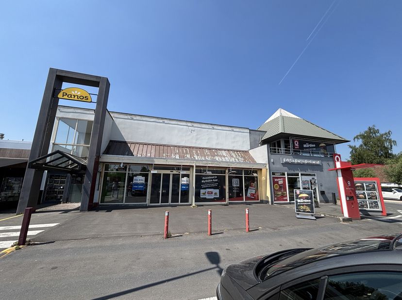 Établissement horeca avec grande visibilité disponible sur le site de Quick Bruges Sint-Andries.Le bien se compose dun rez-de-chaussée de 305 m² et du