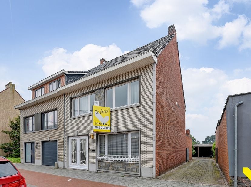 Op te frissen halfopen bebouwing in het centrum van Dessel.&lt;br /&gt;
Deze charmante woning biedt een unieke kans voor kopers die op zoek zijn naar een hu