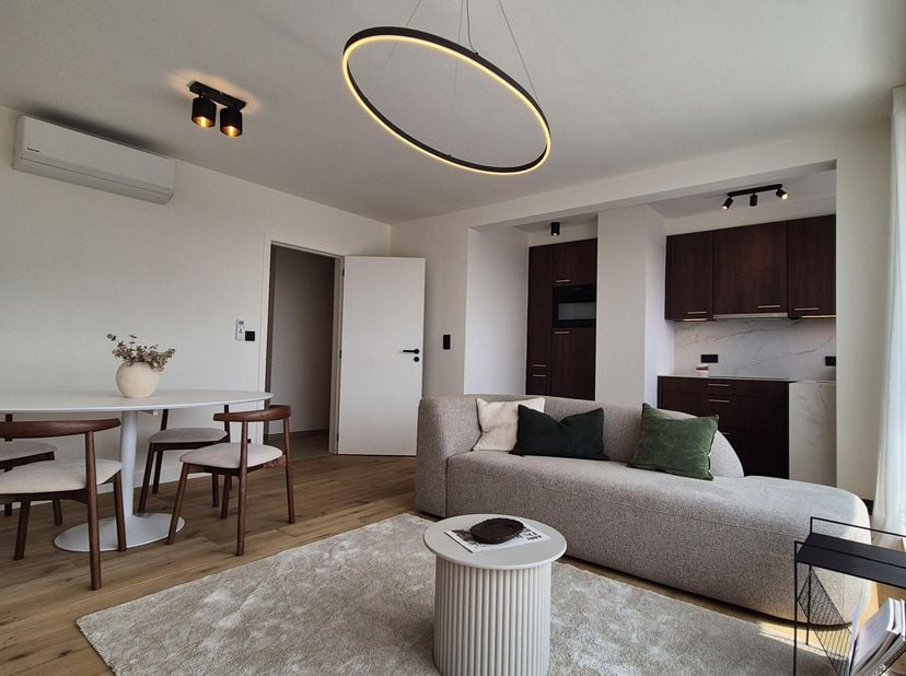 Vivre dans le luxe et l&#039;efficacité énergétique à Roulers&lt;br /&gt;
&lt;br /&gt;
Entrez dans cet appartement récemment rénové où finitions haut de gamme et perfo