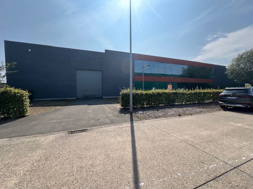 Bien professionnel à louer
                    à 2480 Dessel