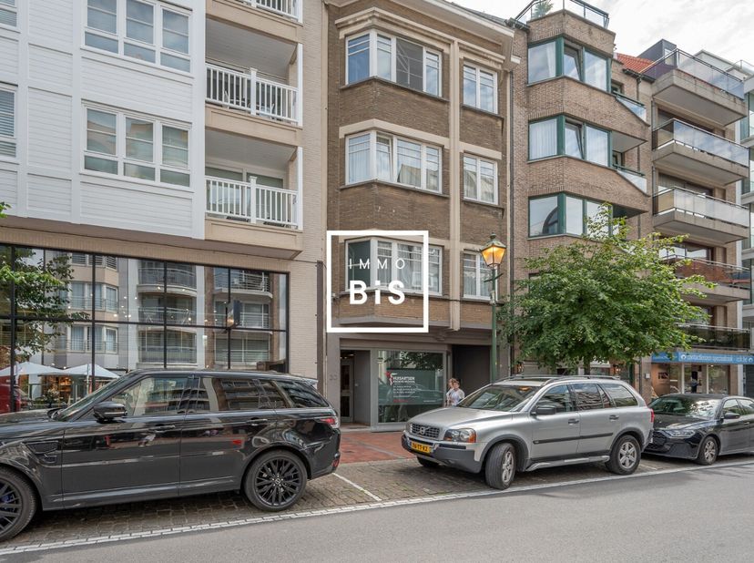 TE HUUR: Centraal gelegen instapklaar handelspand op topligging in de Dumortierlaan&lt;br /&gt;
Gelegen op een absolute toplocatie in het hart van Knokke, b