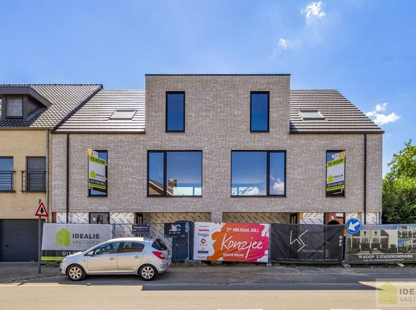 NIEUWBOUWWONING OP EEN TOP-LOCATIE MIDDEN IN HET CENTRUM VAN HAMONT – DE WONING OMVAT EEN HEERLIJKE OPEN LEEFRUIMTE MET LOFTALLURES EN AANSLUITEND TER