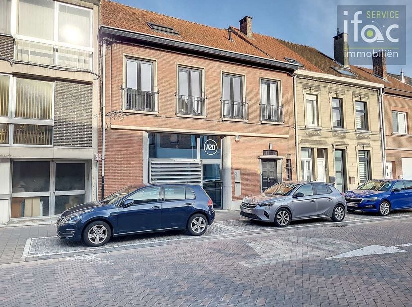 Opportunité rare pour une personne à la recherche d&#039;une propriété spacieuse et polyvalente dans un endroit très recherché !  Cette propriété particuli