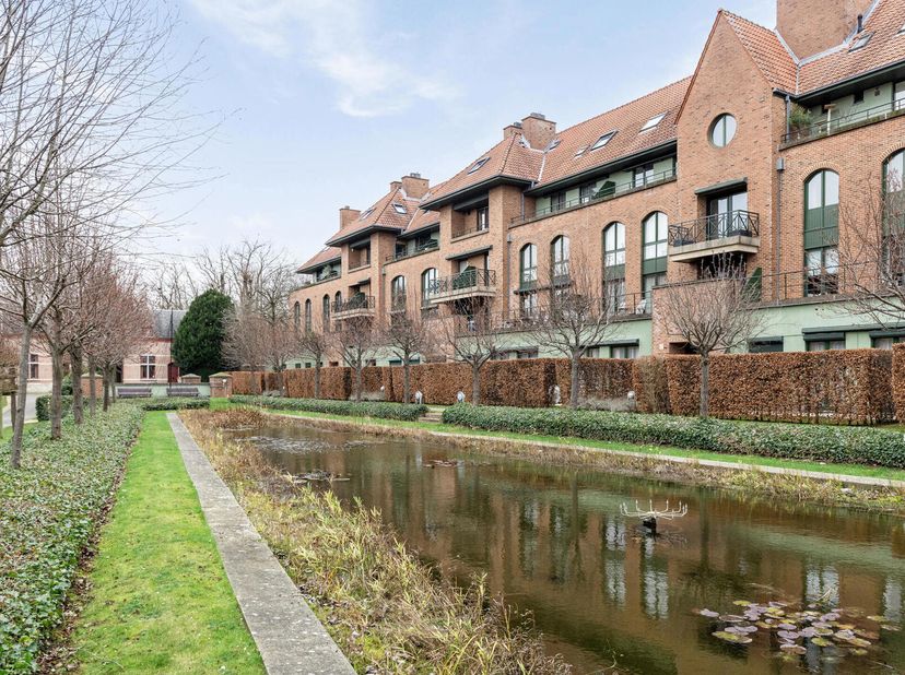 Appartement in Leuven centrum in een oase van groen.Dit volledig gerenoveerde appartement biedt de perfecte combinatie tussen mobiliteit en rustig won