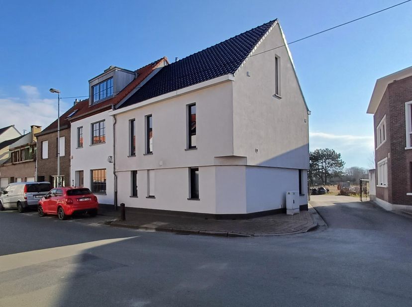Stijlvolle, gemeubelde moderne woning in Oud-Knokke. Ideaal als tweede verblijf op jaarbasis.&lt;br /&gt;
&lt;br /&gt;
Deze stijlvolle, gemeubelde stadswoning in