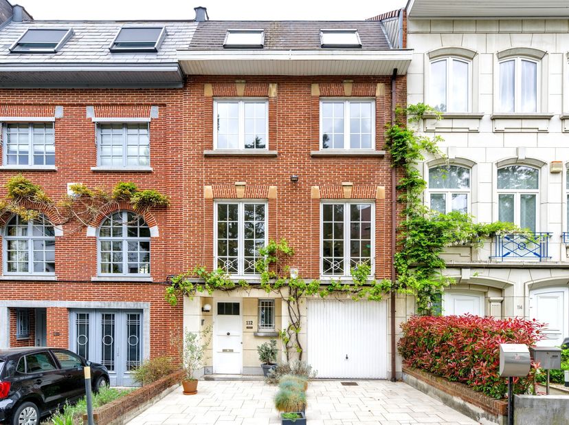 Exclusief te ontdekken bij Victoire - Junot - www.victoire.be- Tel: 02 375 10 10.Ukkel - Quartier Coghen, gelegen in een gewilde wijk, op een steenwor
