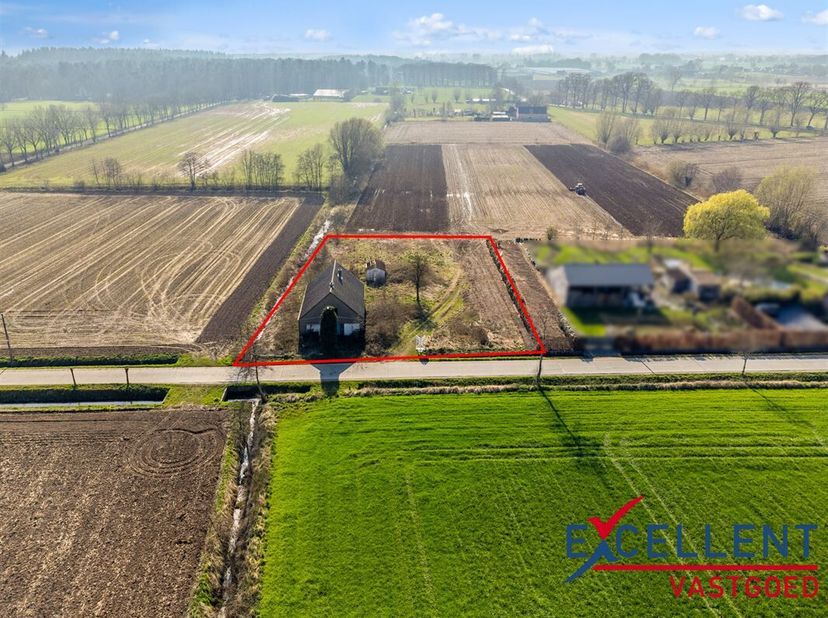 Op zoek naar een prachtig zuidwest georiënteerd perceel van 2453 m2 op de grens van Nazareth en De Pinte? Dan is dit pand misschien iets voor u! &lt;br /