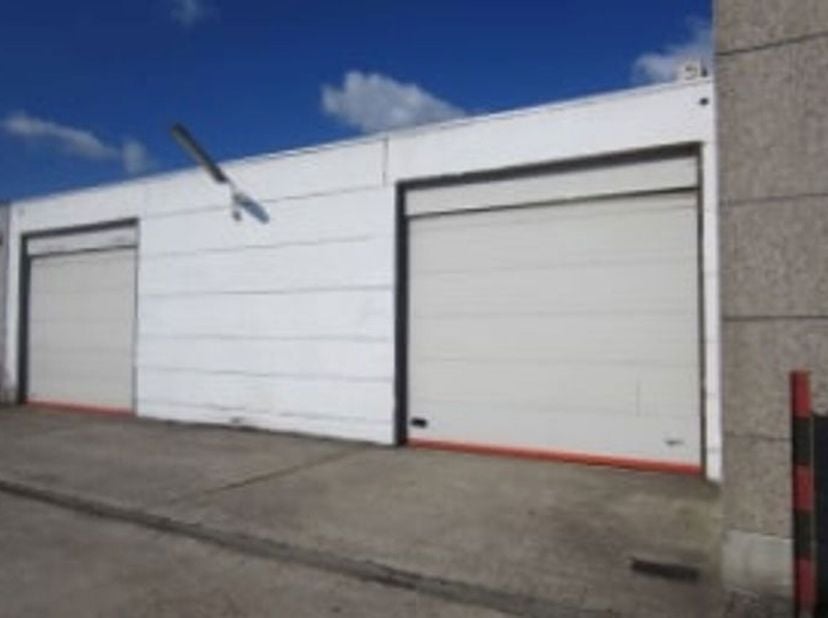 Functionele en uitbreidbare bedrijfsruimte op een toplocatie.&lt;br /&gt;
Deze combinatie van magazijn en kantoor te Heist-op-den-Berg biedt u 1.020 m² opsl