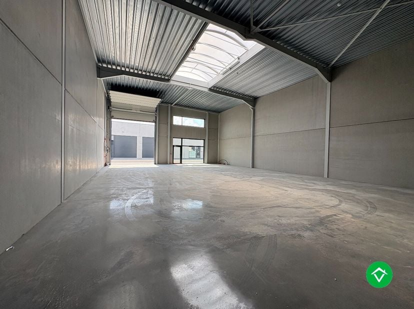 - Nieuwe KMO-units te Ichtegem -&lt;br /&gt;
In de Industriestraat te Ichtegem transformeert Global Estate Group de voormalige Dupon Biscuits-site  bekend v
