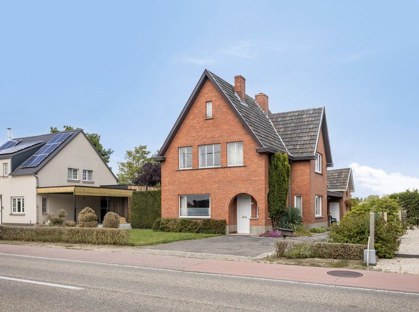 CHARMANTE, TE RENOVEREN GEZINSWONING OP EEN LEUK PERCEEL IN ALKEN (TERKOEST)&lt;br /&gt;
Deze goed onderhouden woning, te renoveren woning vinden we terug i