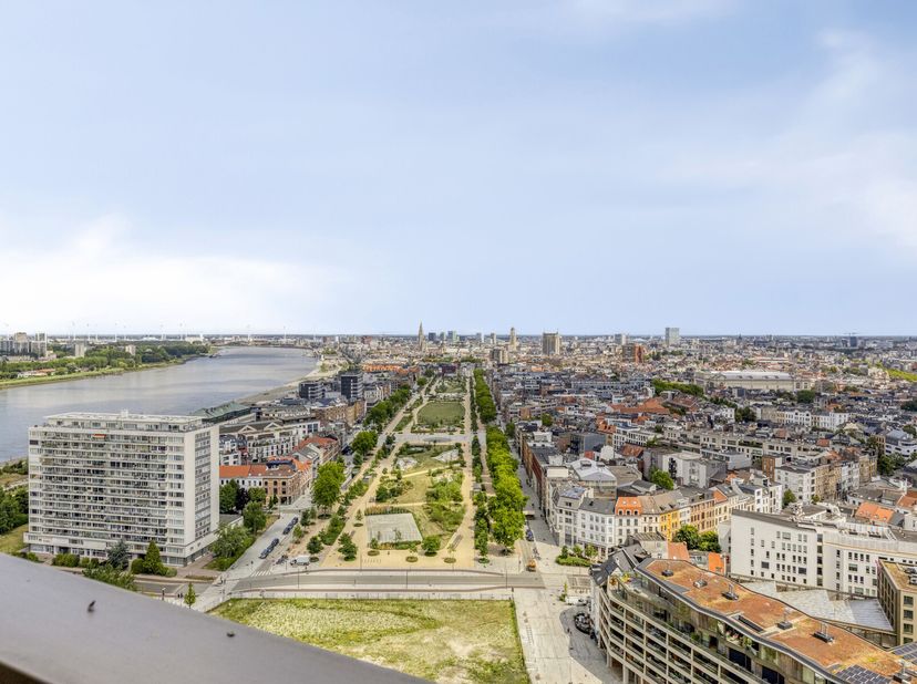 ZZ 24 STAD Wonen in de toekomst kan vandaag al  op de 24e verdieping van de iconische Zuiderzicht-toren in het vooruitstrevende Nieuw Zuid. Deze autol