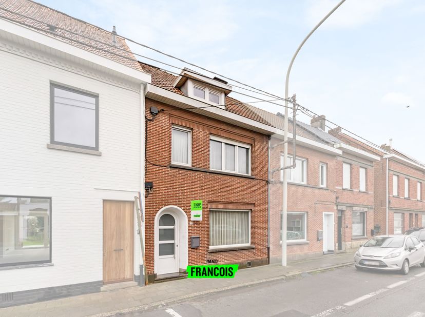 Sur la Meenseweg, une voie d&#039;accès au centre d&#039;Ypres, nous trouvons cette maison. Grâce à son emplacement central, vous êtes en un rien de temps dans