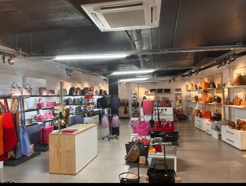                                         Handelsgelijkvloers te huur in Waterloo, € 3.500
