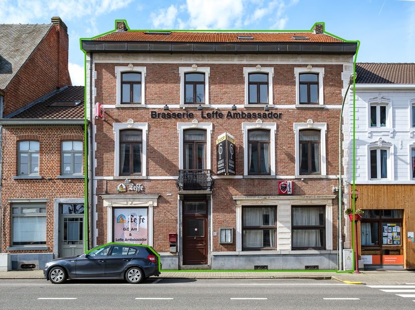 Dit mooie statige pand in het midden van de stationsstraat van Landen heeft heel wat te bieden.&lt;br /&gt;
Het voormalige Leffe café met enorm veel oppervl