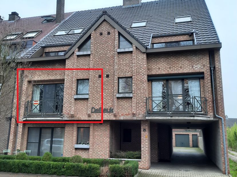 Rustig gelegen appartement met garage te huur in het centrum van Bocholt.&lt;br /&gt;
Indeling:&lt;br /&gt;
Inkomhal, apart toilet, ruime woonkamer met aansluiten
