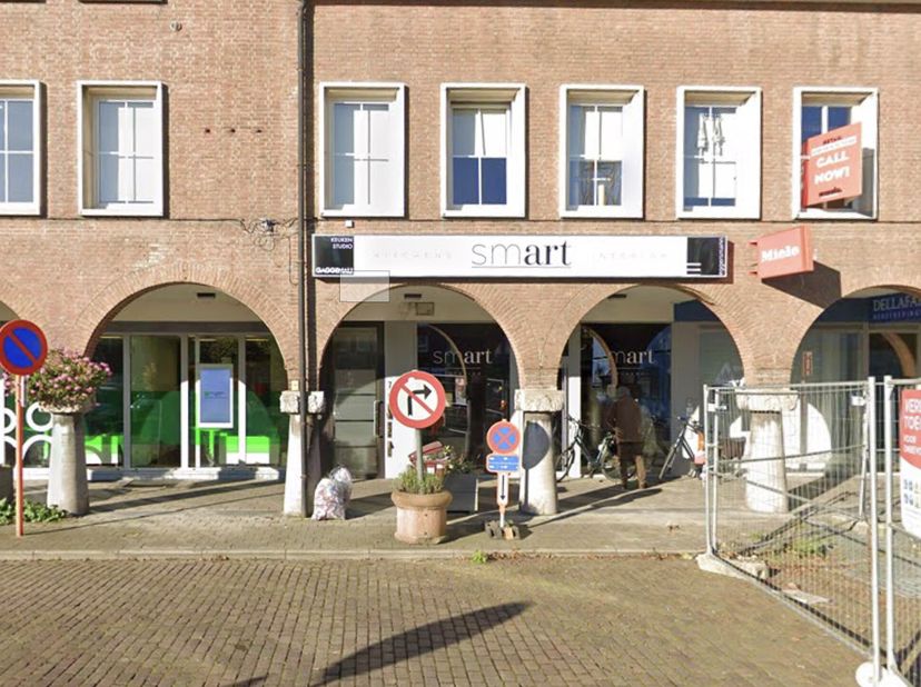 À la recherche dun emplacement remarquable pour votre entreprise au cur de Schoten ? Ce rez-de-chaussée commercial denviron 215 m² pourrait être exact