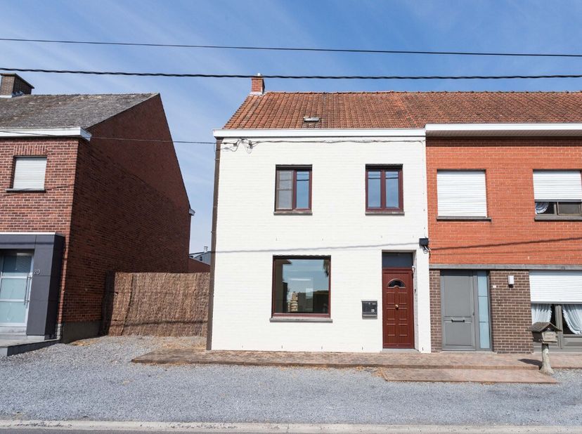 [[ DIT PAND NEEMT DEEL AAN DE ERA OPEN HUIZEN DAG OP 14/6 VAN 13:00 TOT 14:00 ]] Rustig gelegen woning te Avelgem, maar toch dichtbij het centrum!Deze