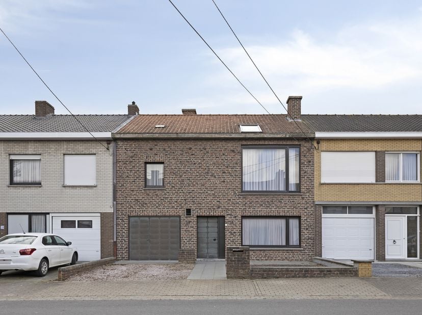 Ontdek de visie van de bekende architect Jozef Lietaert in deze kunstenaarswoning in Roeselare.&lt;br /&gt;
Deze uitzonderlijk ruime woning met potentieel v