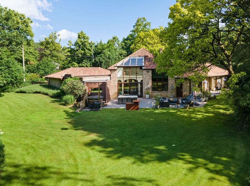 Werken en wonen in stijl - exclusieve woning met karakter &lt;br /&gt;
Subliem comfort, een privébureau met aparte inkom én een veelzijdige ruimte van 57 m²