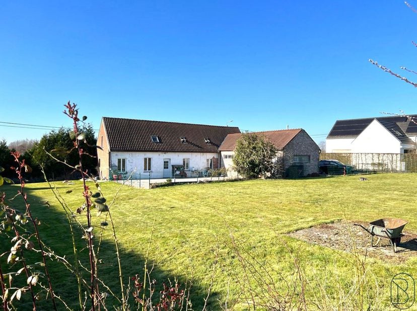 Maison à vendre
                    à 7912 Saint-Sauveur
