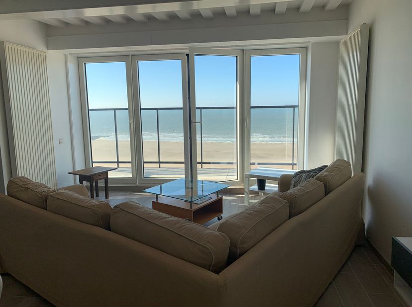 Je suis ravi de vous annoncer la disponibilité d&#039;un charmant appartement à Middelkerke. Situé en front de mer, cet appartement offre une vue imprenabl