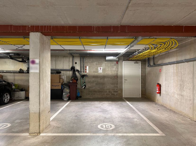 Ondergrondse autostaanplaats te huur aangeboden in Schoten aan de Boekenborglei 22.&lt;br /&gt;
Makkelijke toegang via automatische toegangspoort&lt;br /&gt;
Bijz