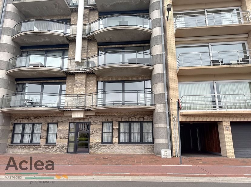 Dit mooie appartement In Blankenberge ligt op een boogscheut van de zeedijk en op 2min wandelen van de prachtige pier. Er stopt een Tram zeer nabij he