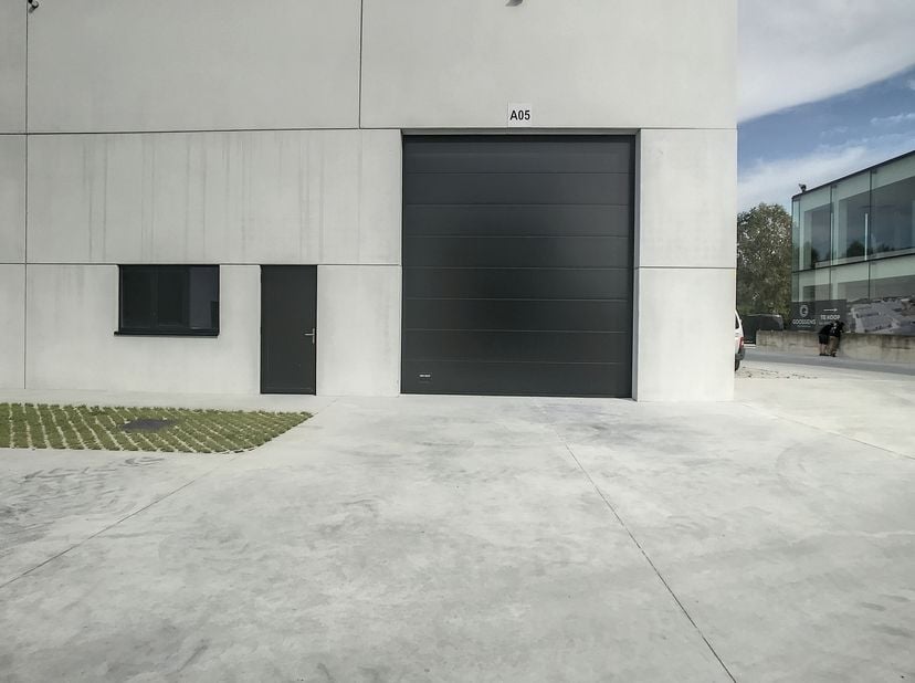 Unités PME récemment construites d&#039;environ 225 m² à vendre à Waregem. Le parc PME bénéficie d&#039;un emplacement privilégié sur la Kortrijkseweg entre Cou