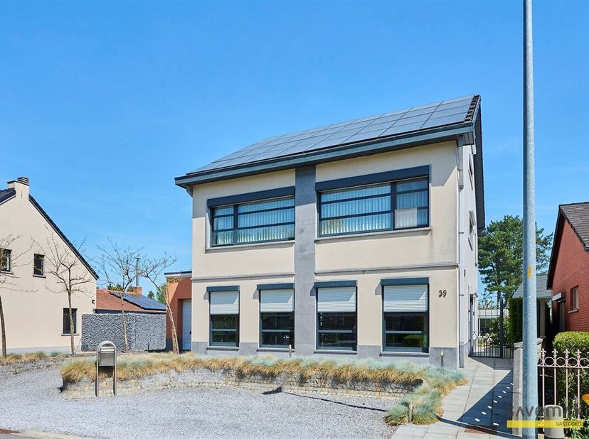 Welkom in deze prachtige woning in Balen.&lt;br /&gt;
Hier combineert men ruimte én modern comfort. &lt;br /&gt;
Deze charmante woning biedt een riante bewoonbare