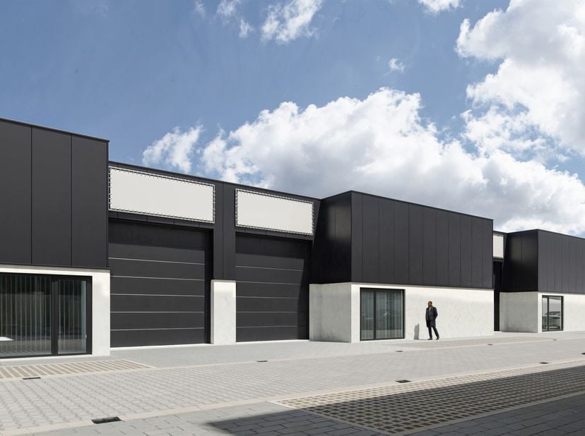 De nieuwe ontwikkeling situeert zich in Beringen (Beverlo) op de hoek van de Reservorenstraat en de Genebroekstraat, gelegen in een gebied voor ambach