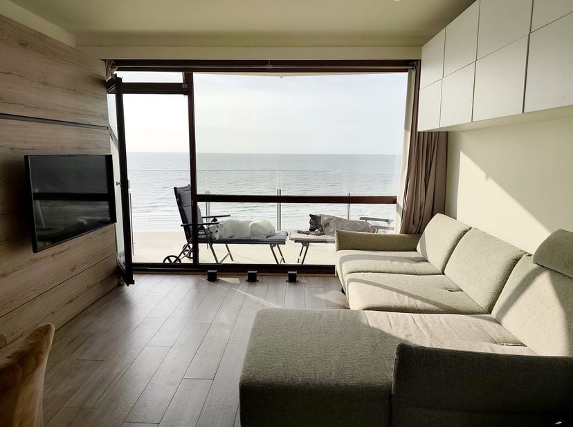 Appartement avec vue mer phénoménale « Titanic View »&lt;br /&gt;
vous pouvez enchérir à partir de 220 000&lt;br /&gt;
À vendre : appartement meublé moderne et pr