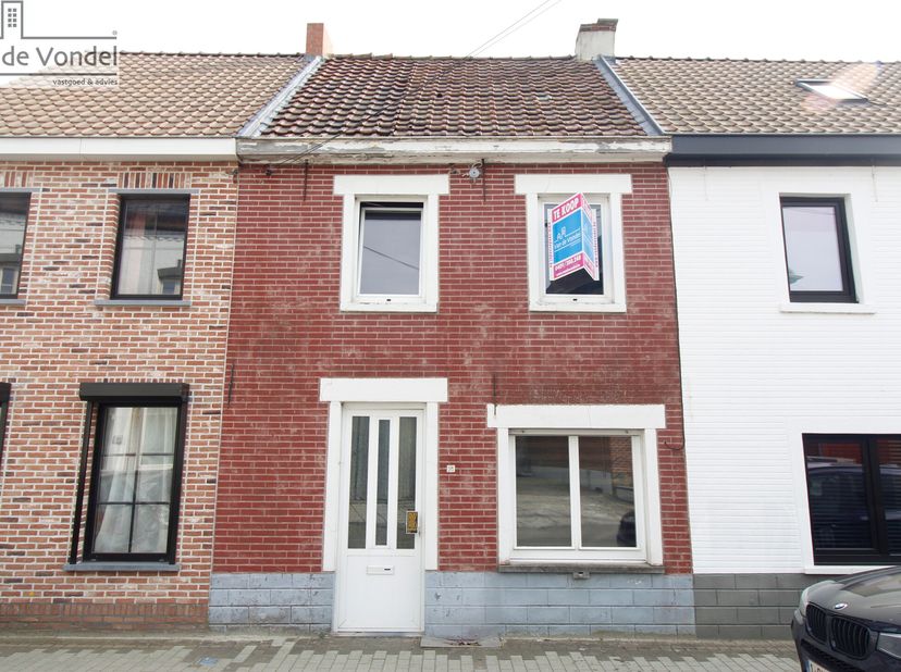 IDEAAL ALS OPBRENGSTEIGENDOM of STARTERS WONING! Deze rustig gelegen starterswoning is gelegen te Idegem én in de nabijheid van winkels, scholen en he