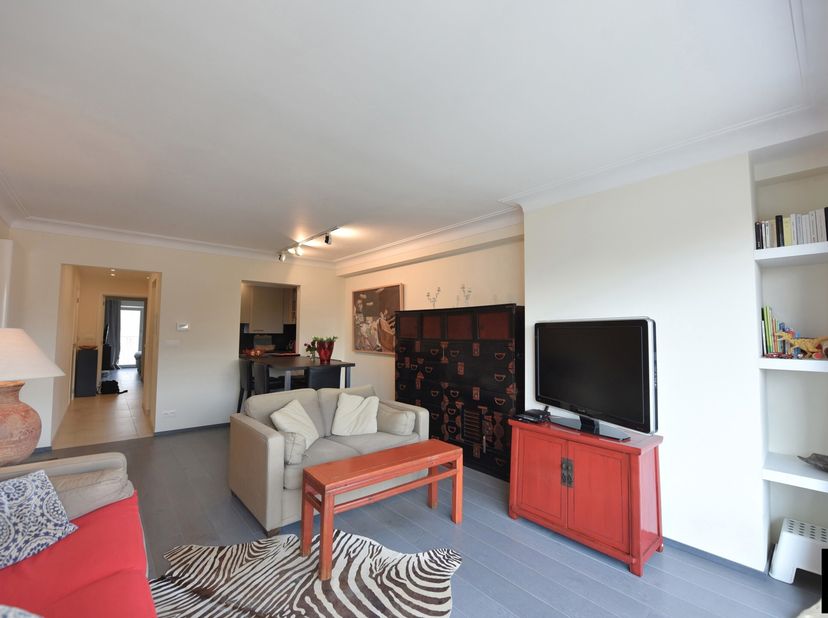 Charmant gemeubeld 1 slaapkamerappartement in de Jozef Nellenslaan op slechts 100 meter van de Zeedijk. Het appartement beschikt over een ruim terras