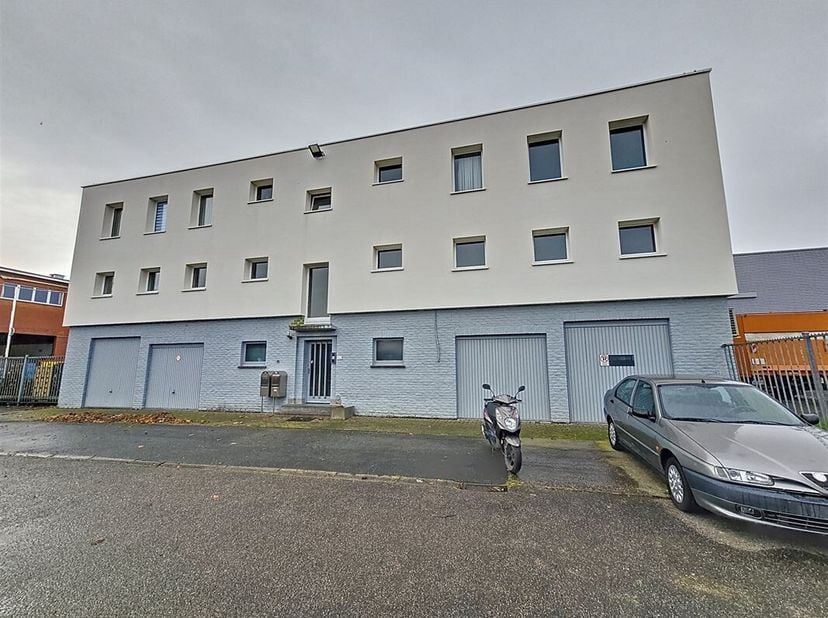 IMMOSCHMIDT (Réf. 28841) - WSE - LIBRE IMMÉDIATEMENT : Surface de bureau de 125m2 situé dans un zoning de bureau. Il se compose d&#039;un grand bureau prin