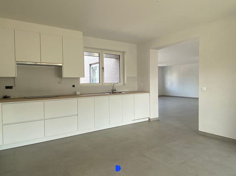 Ruim appartement op de 1° verdieping van &#039;Residentie Rumbeke Statie&#039; met 2 slaapkamers en 2 terrassen!&lt;br /&gt;
&lt;br /&gt;
INDELING:&lt;br /&gt;
Inkom met gastento