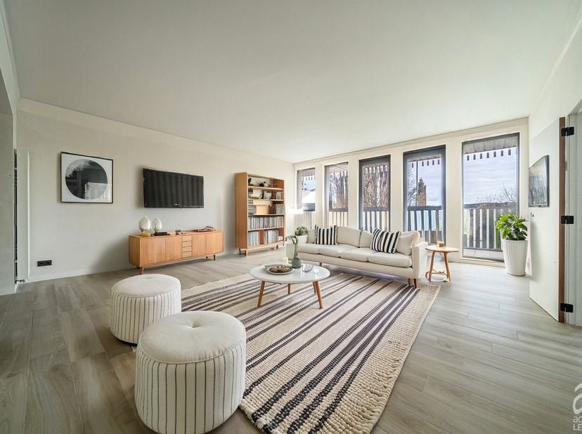 Situé dans le centre de Mouscron et proche de la gare, lAgence Leclercq vous propose ce bel appartement de 92 m², avec grande terrasse.&lt;br /&gt;
L&#039;appart
