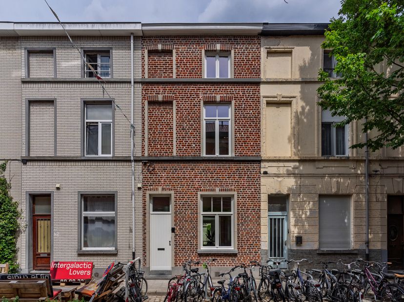 Situation&lt;br /&gt;
Cette charmante maison prête à l&#039;emploi est située dans une rue calme de Gand. Le centre-ville de Gand est accessible en quelques minu