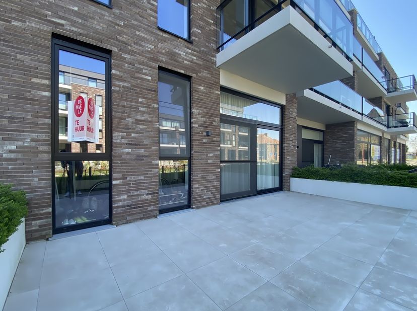 LIEU:&lt;br /&gt;
L&#039;appartement est situé à Aalter-Brug.&lt;br /&gt;
De là, vous pourrez rejoindre le centre du village, qui regorge de boutiques, à distance de m