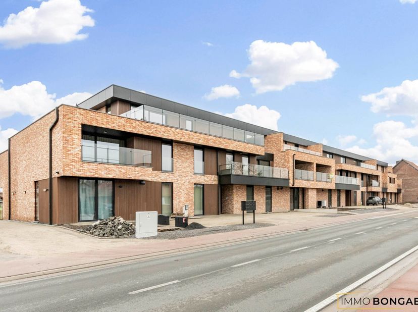 Dit nieuwbouw complex is gelegen vlakbij het centrum van Meeuwen, op wandelafstand van alle basisvoorzieningen.&lt;br /&gt;
Indeling eerste verdieping:&lt;br /