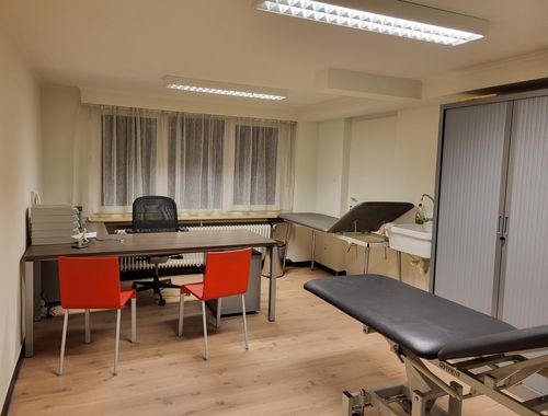                                         Bâtiment commercial à louer à Zelzate, € 325
