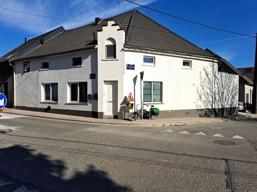 Dit zeer goed onderhouden, prachtig appartement in deelgemeente &quot;Goeferdinge&quot; biedt een bewoonbare oppervlakte van 142 m² en is gelegen in een klein g