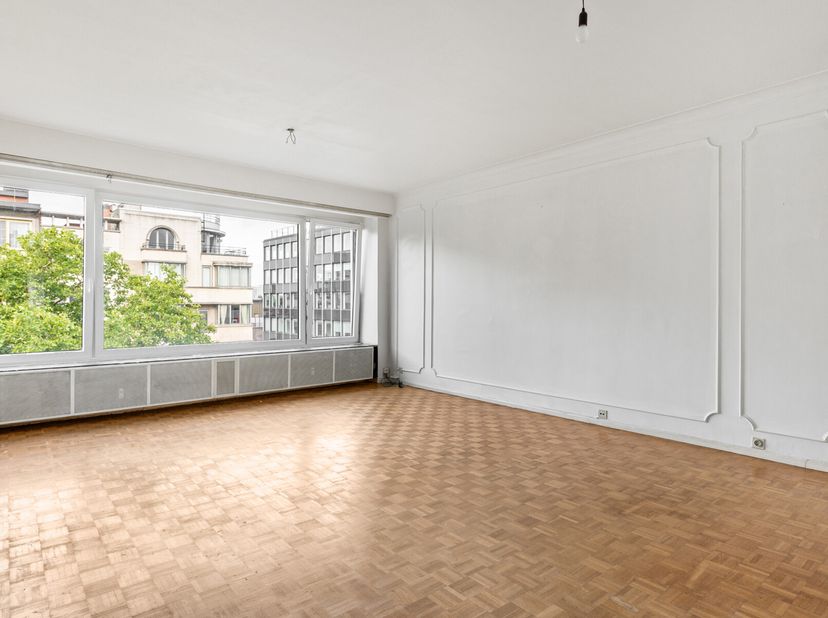 En plein cur animé d&#039;Anvers, sur la célèbre Mechelsesteenweg, ce charmant appartement vous attend, entouré de plusieurs parcs, de lieux branchés et fa
