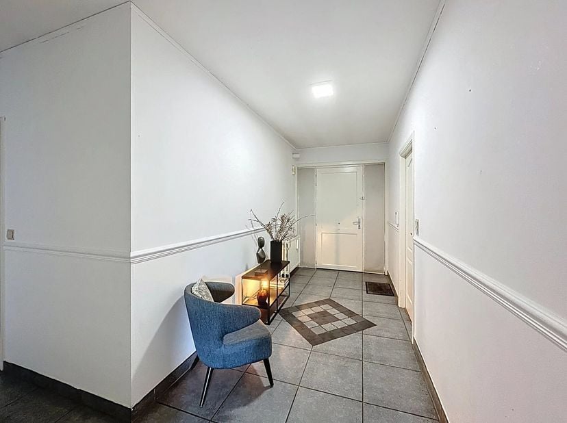 Maison à louer
                    à 2400 Mol