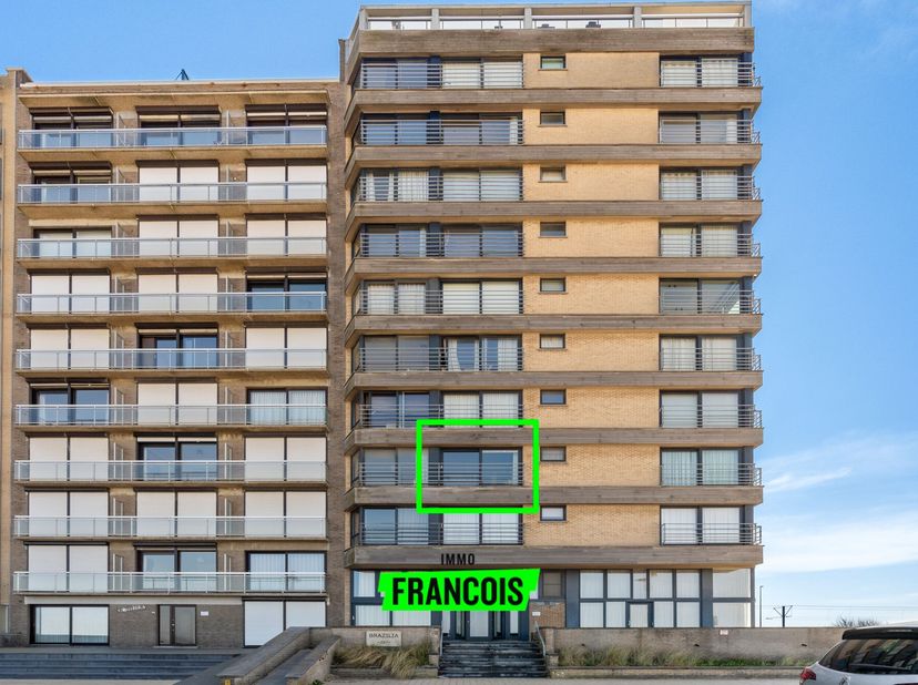 Deze charmante studio met slaaphoek in Middelkerke, gelegen op het 2de verdiep, biedt een unieke kans voor wie op zoek is naar een compacte maar comfo