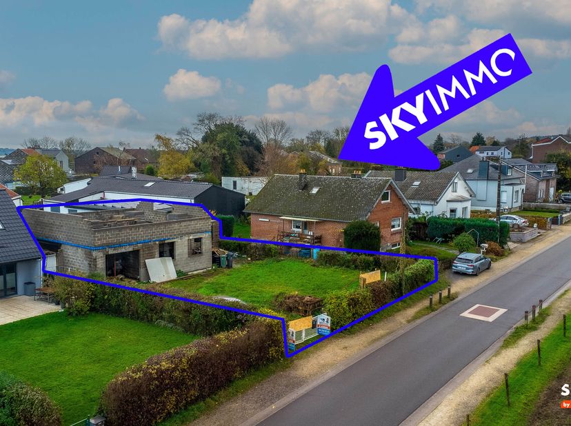 L&#039;agence Skyimmo a le plaisir de vous présenter, cette maison 4 façades à terminer.&lt;br /&gt;
Située dans un quartier calme et prisé, cette maison est une