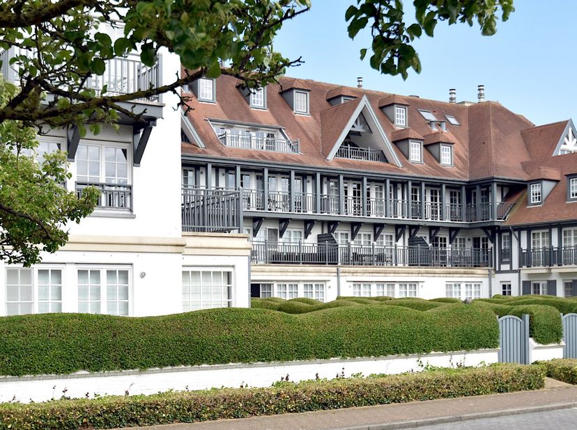 Appartement fonctionnel et bien entretenu situé dans la résidence de caractère du Touquet, au cur de la Nouvelle Concession calme et verdoyante. L&#039;imm