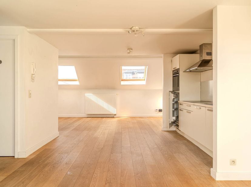 Trianon Invest vous propose ce studio type appartement 1 chambre, au dernier étage , très au calme d&#039;une petite copropriété.&lt;br /&gt;
Idéalement situé en
